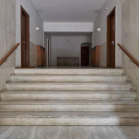 Апартаменты Little Gem: Modern Urban Retreat Афины Экстерьер фото